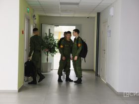 Ученикам Якутской кадетской школы старшие товарищи преподают уроки мужества