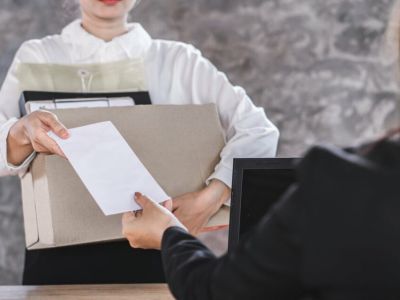 Компании, уходящие с рынка, обязаны выплатить компенсации сотрудникам