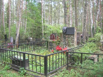 Могила Лауреата Ленинской и Государственной премии, физика И.И. Бондаренко, 1964 г.