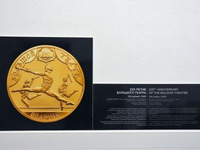 Якутяне могут посетить фотовыставку памятных монет Банка России