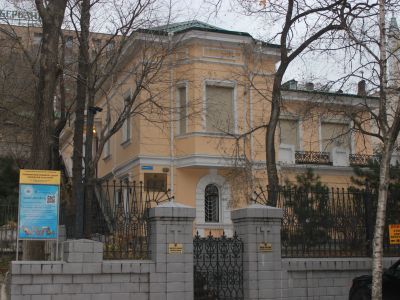 Жилой дом - памятник советской архитектуры 40-х годов, памятник творчества архитектора А.И. Порецкова