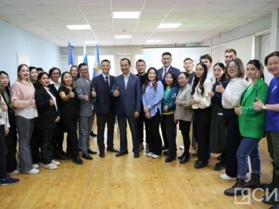 Глава Якутии Айсен Николаев встретился с молодежью Булунского района