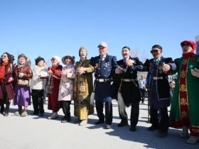 На площади Победы в Якутске станцевали «Осуохай Победы»