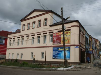 Жилой дом с лавкой