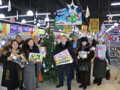 Работники Федерации профсоюзов Якутии приняли участие в акции «Елка добра»