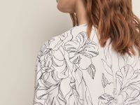 Футболка свободного силуэта с цветочным принтом
