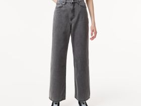 Женские джинсы Lacoste свободного кроя