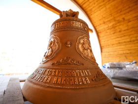 В Якутске в строящемся храме Всех Святых освятили колокола