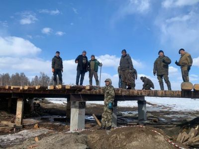 "Спецназ добра Якутии" восстановил мост в Чурапчинском улусе