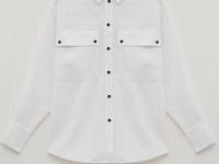 Блузка с воротником-стойкой и нагрудными карманами