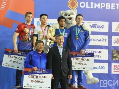 Две золотые медали завоевали якутские борцы на международном турнире памяти Романа Дмитриева