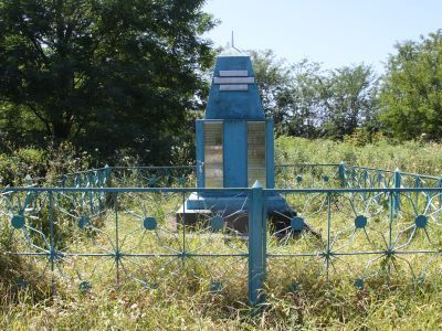 Братская могила советских воинов, погибших в борьбе с фашистами в битве за Северный Кавказ