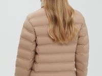 Стеганая куртка приталенного силуэта