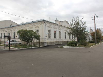 Городская Александровская богадельня с оградой