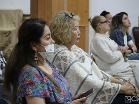 Не заменяйте игрушки и общение гаджетом: о пользе и вреде смартфонов для детей рассказала психолог