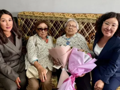 В Якутии поздравили с вековым юбилеем почетного ветерана Татьяну Гуляеву