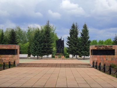 Мемориальный комплекс "Воинам района погибшим в годы Великой Отечественной войны" (1941-1945 гг.)