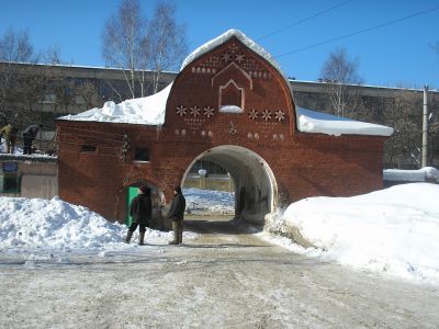 Ворота с двумя сторожками