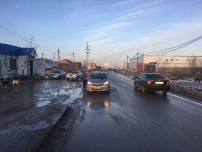 Не успела затормозить. На Хатын-Юряхском шоссе Якутска совершен наезд на подростка