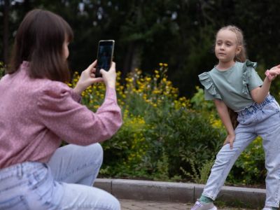 Эксперт рассказал, как подготовить смартфон ребенка к летним каникулам