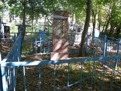 Братская могила 2 советских воинов, погибших в 1943 г. в боях с немецко-фашистскими захватчиками