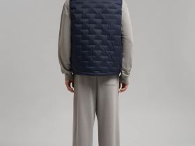 Стеганый пуховый жилет