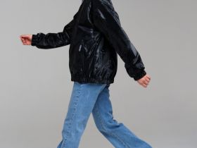 Куртка текстильная с полиуретановым покрытием для девочек (ветровка)