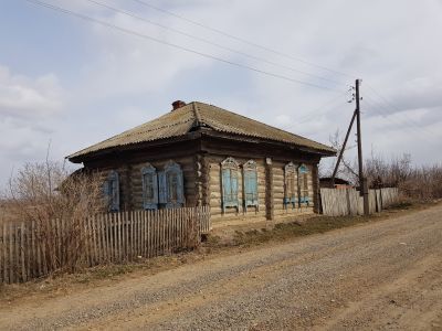 Деревянный жилой дом начала XX века с богатым резным декором