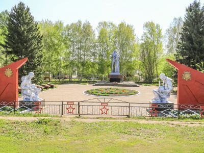 Мемориальный комплекс односельчанам, погибшим в годы Великой Отечественной войны (1941-1945 гг.)