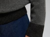 Джемпер полуприлегающего силуэта