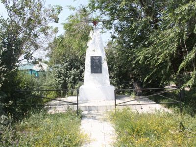 Братская могила партизан