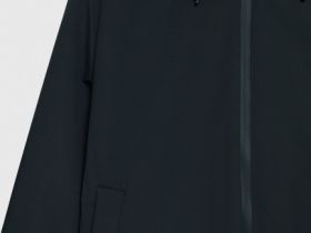 Утеплённая куртка с капюшоном, Черный