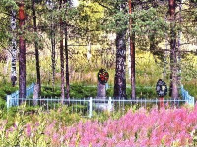 Воинское захоронение, где похоронены воины Советской Армии, погибшие в боях за освобождение п.Лычково от немецко-фашистских захватчиков в 1941-1943 гг.