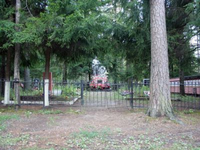 Братское захоронение советских воинов, погибших в годы гражданской и Великой Отечественной войн