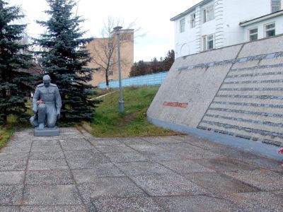 Памятник рабочим Савеловского машиностроительного завода, погибшим в боях за Родину