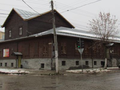 Дом жилой Антиповых. Здесь жил видный деятель горной промышленности А.И.Антипов и его супруга, деятель народного просвещения П.Д.Антипова