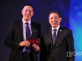 Государственные награды вручили работникам культуры Якутии