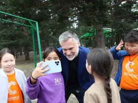 Кирилл Бычков навестил детей из Оймяконского района в лагере «Энергетик»