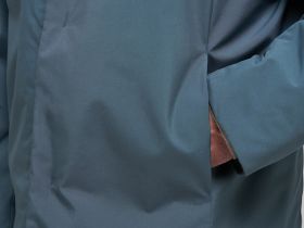 Легкий пуховик с натуральным утеплителем