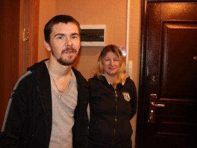 «Единая Россия» помогла сироте Роксане Байкаловой получить квартиру