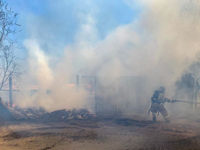 В Жатае из-за возгорания сухой травы повреждены два частных дома и семь строений