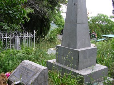 Братская могила советских воинов