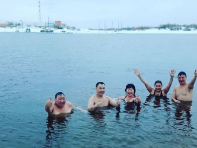 ФОТОФАКТ. Якутские моржи открыли сезон