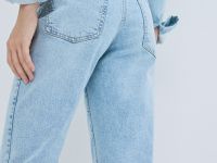 Прилегающие джинсы Mom, Голубой