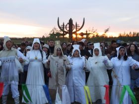 В Якутске на Ысыахе Туймаады состоялся обряд встречи солнца