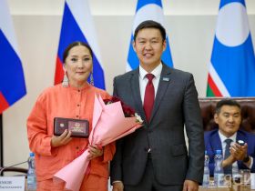 Госнаграды вручили журналистам Якутии в День национальной печати