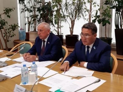 В Госдуме обсудили реализацию нацпроекта «Безопасные и качественные автодороги»  