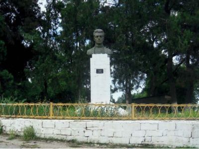 Памятник Ю. Герейханову