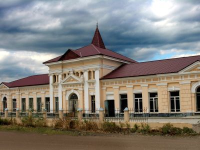 Памятник-бюст У.Буйнакскому