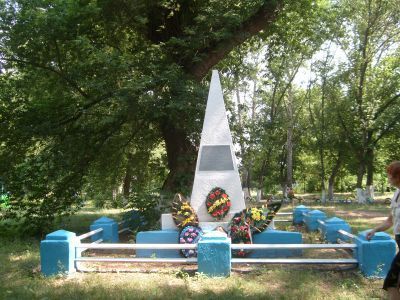 Братская могила советских летчиков Н.И. Бочкова и А. Никитина, погибших в период Сталинградской битвы